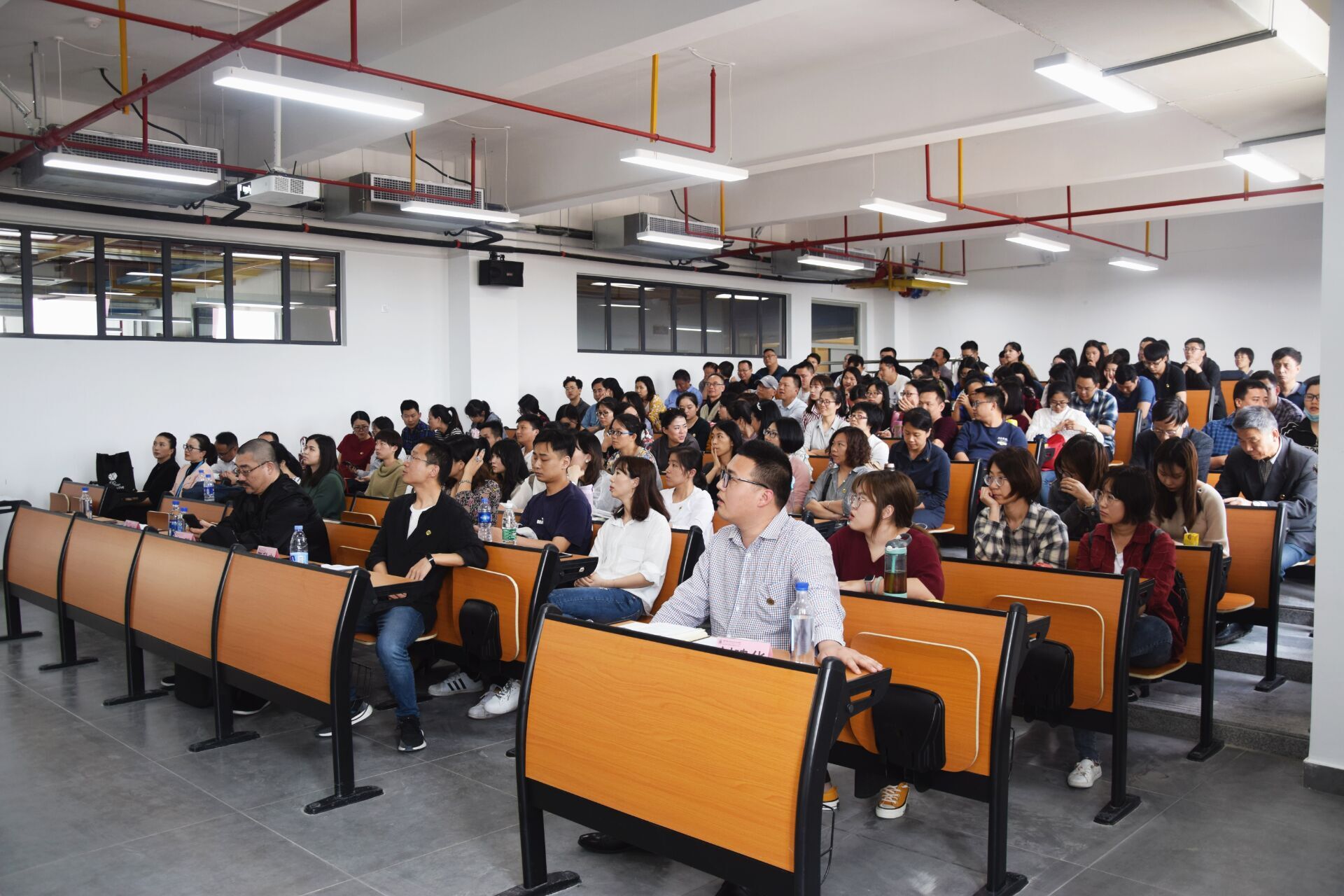 1555471368604682.jpg 教职工.jpg